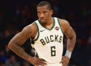 爱游戏体育-关于社区盾赛后走向成谜，密尔沃基雄鹿回应争议，质疑声仍在，轮换策略成焦点的信息-爱游戏体育